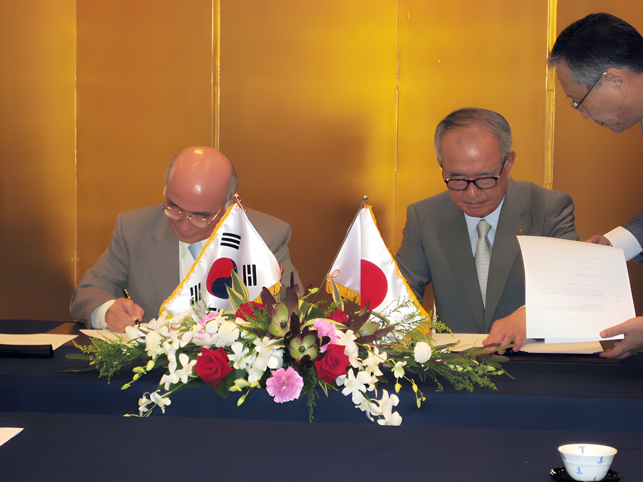 2009 ISO9001, 22000 인증 획득, 일본 니가타제분과 기술정보 및 원조계약 체결, 아산공장 기공식